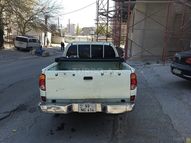 Mitsubishi L200 2007, 135,000 km - 2.5 l - Bakı