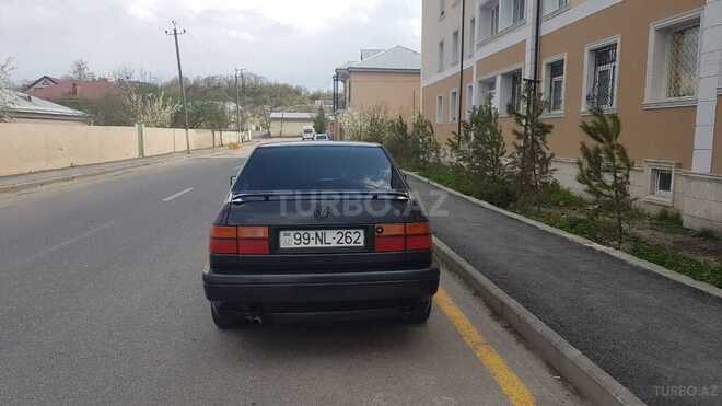 Volkswagen Vento 1993, 325,566 km - 2.0 l - Quba