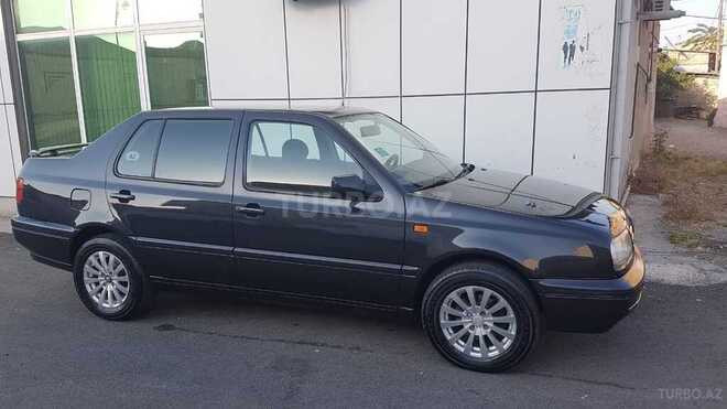 Volkswagen Vento 1993, 325,566 km - 2.0 l - Quba