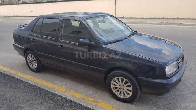Volkswagen Vento 1993, 325,566 km - 2.0 l - Quba