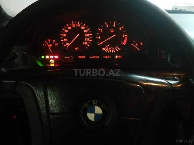 BMW 523 1999, 300,000 km - 2.3 l - Bakı
