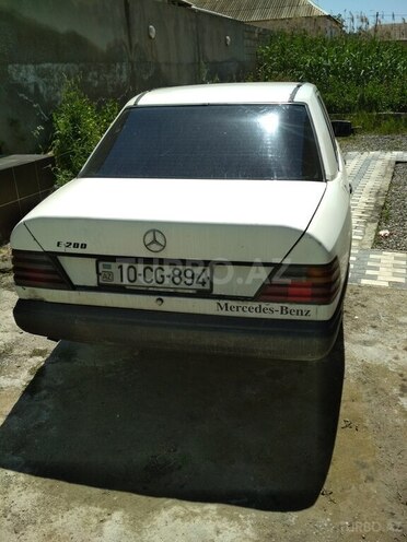 Mercedes E 200 1986, 300,000 km - 2.0 l - Bakı