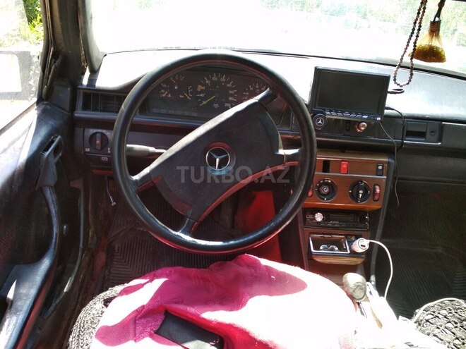 Mercedes E 200 1986, 300,000 km - 2.0 l - Bakı