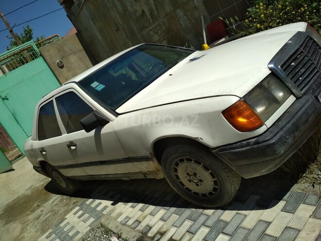 Mercedes E 200 1986, 300,000 km - 2.0 l - Bakı