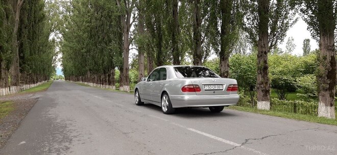 Mercedes E 240 2000, 266,053 km - 2.6 l - Zaqatala