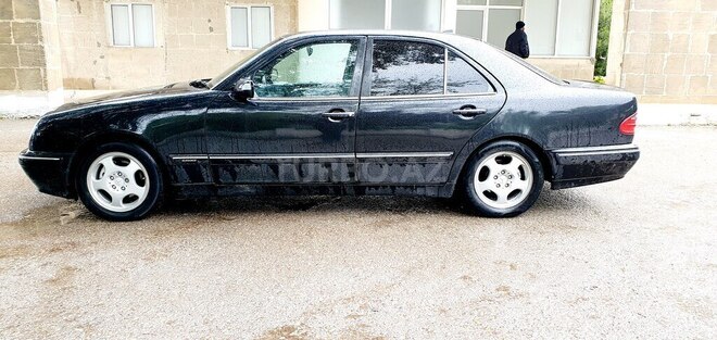 Mercedes E 220 2002, 410,000 km - 2.2 l - Bakı