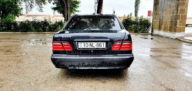 Mercedes E 220 2002, 410,000 km - 2.2 l - Bakı