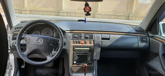 Mercedes E 240 1999, 313,000 km - 2.4 l - Bakı