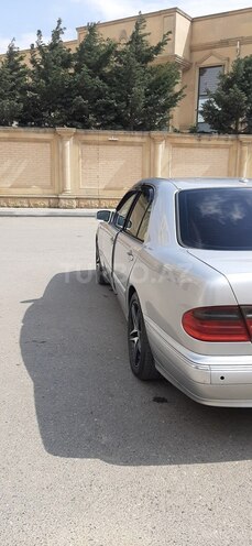 Mercedes E 240 1999, 313,000 km - 2.4 l - Bakı