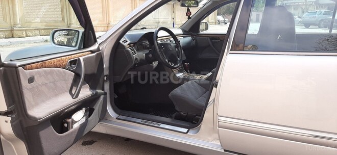 Mercedes E 240 1999, 313,000 km - 2.4 l - Bakı
