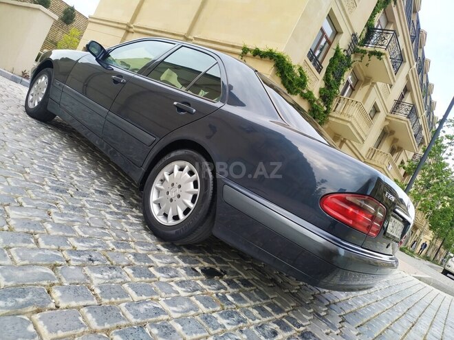 Mercedes E 220 2000, 388,000 km - 2.2 л - Bakı