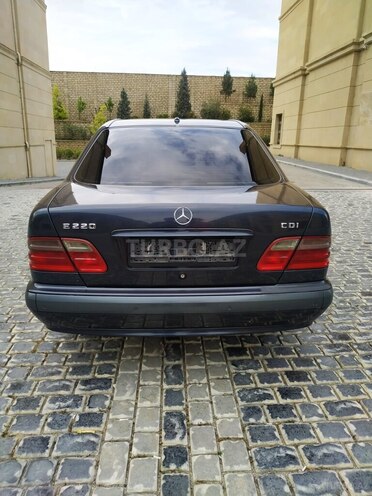 Mercedes E 220 2000, 388,000 km - 2.2 л - Bakı