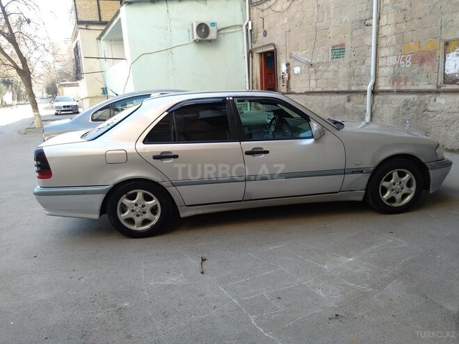 Mercedes C 220 1998, 284,000 km - 2.2 l - Sumqayıt