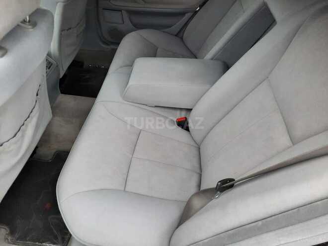 Mercedes E 240 2000, 207,600 km - 2.6 l - Bakı