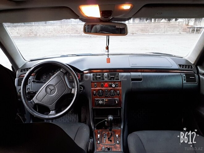 Mercedes E 220 1999, 404,000 km - 2.2 l - Gəncə