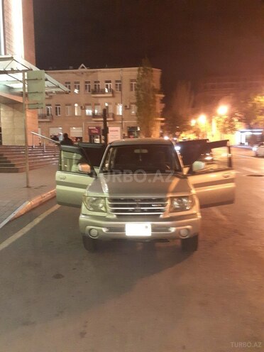 Mitsubishi Pajero io 2001, 267,000 km - 2.0 l - Bakı