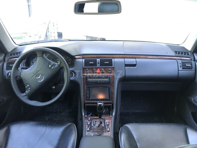 Mercedes E 270 2001, 292,000 km - 2.7 l - Bərdə