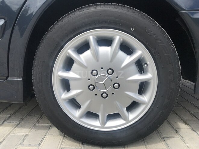 Mercedes E 270 2001, 292,000 km - 2.7 l - Bərdə
