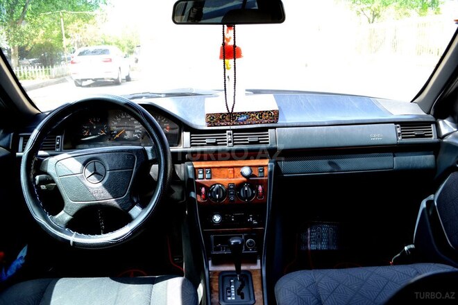 Mercedes E 220 1995, 365,500 km - 2.2 l - Bakı