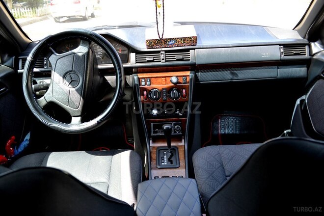 Mercedes E 220 1995, 365,500 km - 2.2 l - Bakı