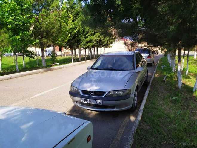 Opel Vectra 1996, 407,750 km - 1.6 l - Yevlax