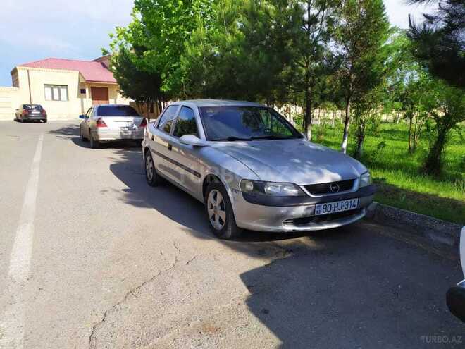 Opel Vectra 1996, 407,750 km - 1.6 l - Yevlax