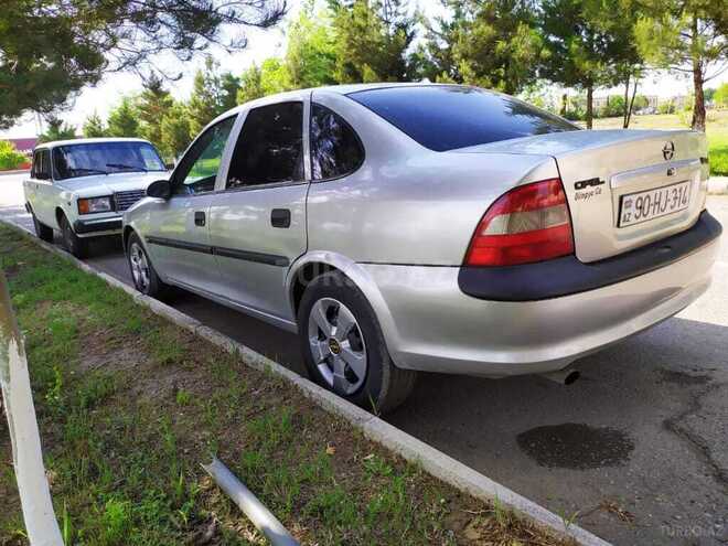 Opel Vectra 1996, 407,750 km - 1.6 l - Yevlax