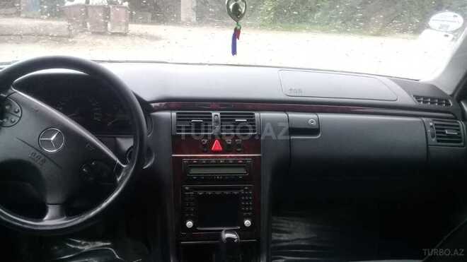 Mercedes E 220 2001, 170,000 km - 2.2 l - Gəncə