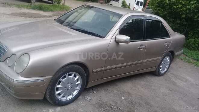 Mercedes E 220 2001, 170,000 km - 2.2 l - Gəncə