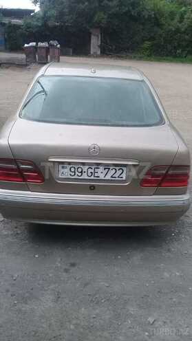 Mercedes E 220 2001, 170,000 km - 2.2 l - Gəncə