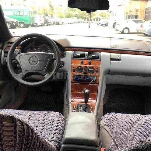 Mercedes E 230 1996, 428,000 km - 2.3 л - Bakı