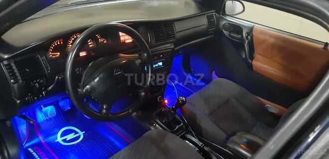 Opel Vectra 1997, 431,000 km - 1.8 l - Qusar