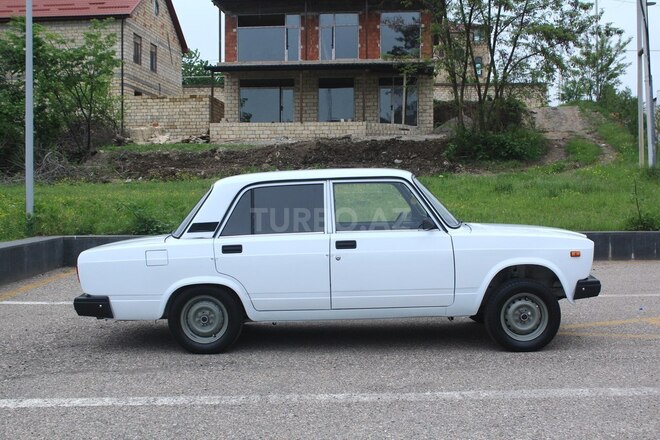 LADA (VAZ) 2107 2009, 82,000 km - 1.6 л - Quba