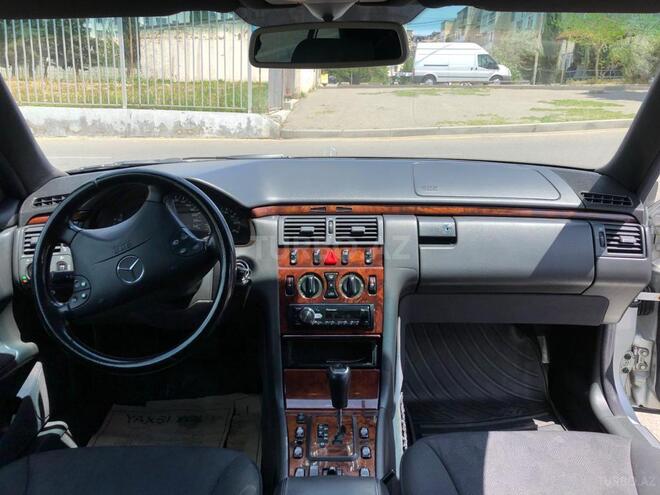 Mercedes E 240 1999, 299,999 km - 2.4 l - Bakı