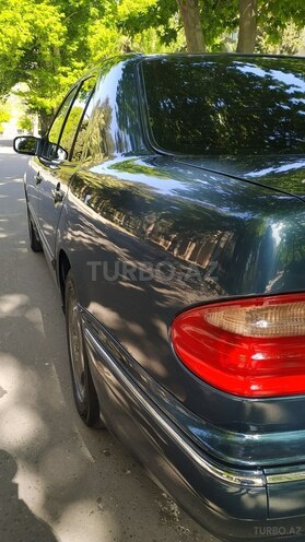 Mercedes E 220 2000, 285,000 km - 2.2 л - Bakı