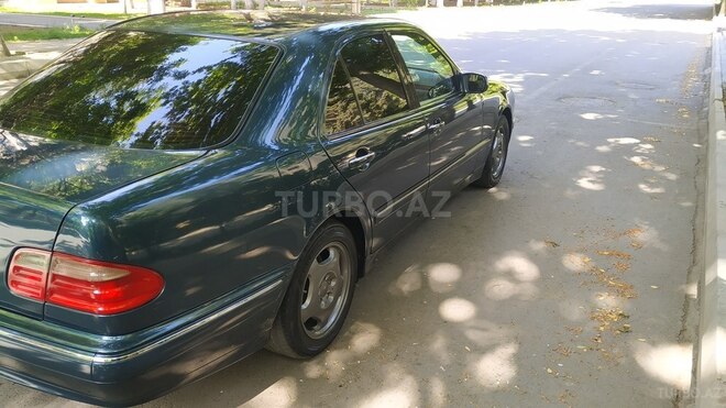 Mercedes E 220 2000, 285,000 km - 2.2 л - Bakı