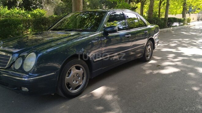 Mercedes E 220 2000, 285,000 km - 2.2 л - Bakı