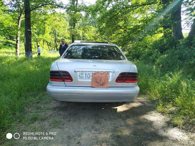 Mercedes E 220 1998, 48,867 km - 2.2 l - Masallı