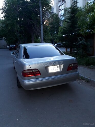 Mercedes E 240 2000, 190,000 km - 2.4 l - Bakı