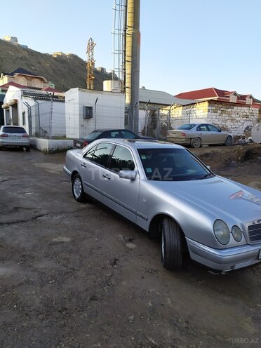 Mercedes E 240 1997, 310,000 km - 2.4 l - Şamaxı