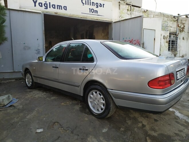 Mercedes E 240 1997, 310,000 km - 2.4 l - Şamaxı