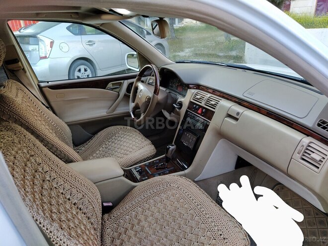 Mercedes E 240 2000, 268,000 km - 2.6 l - Bakı