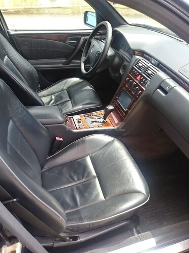 Mercedes E 240 1998, 318,000 km - 2.4 l - Bakı