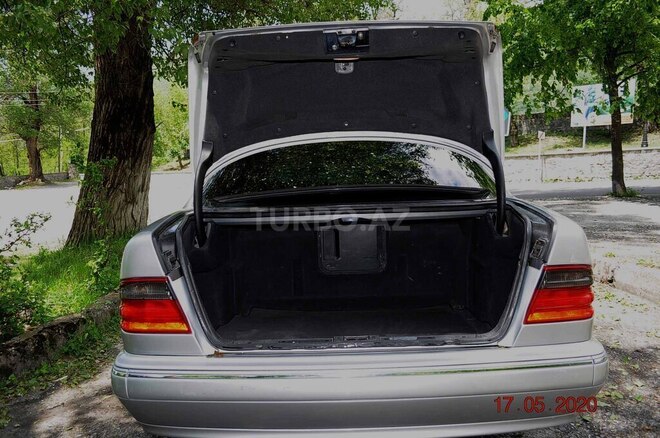 Mercedes E 240 2000, 277,000 km - 2.4 l - Şəki