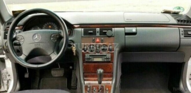 Mercedes E 220 2001, 384,700 km - 2.2 l - Bakı