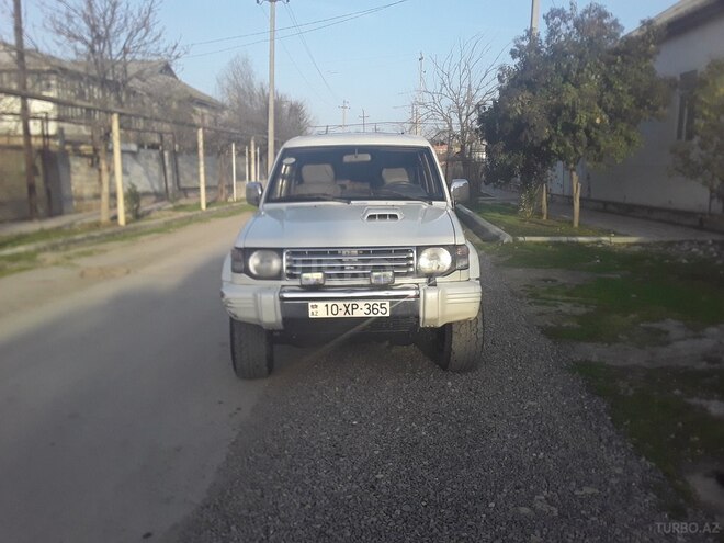 Mitsubishi Pajero 1994, 182,000 km - 2.8 l - Salyan