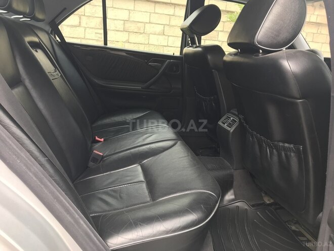 Mercedes E 280 2001, 291,000 km - 2.8 l - Bakı