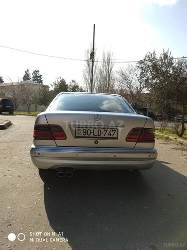 Mercedes E 240 2001, 323,000 km - 2.6 l - Bakı