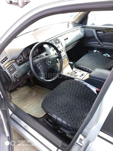Mercedes E 240 2001, 323,000 km - 2.6 l - Bakı