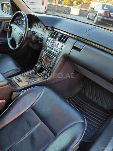Mercedes E 320 2000, 231,000 km - 3.2 l - Bakı